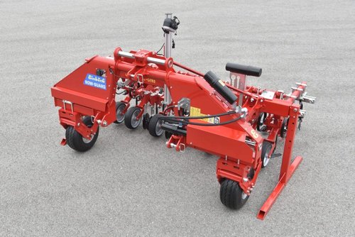 Row Guard «Row-Guard 380»: Interface de guidage pour le maraîchage | Agrartechnik